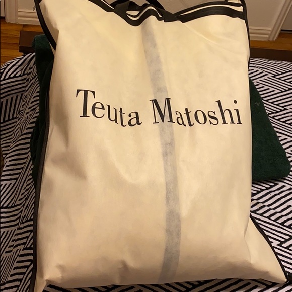 TEUTA MATOSHI!! WHIMSICAL HIGH END GOWN - Picture 4 of 11